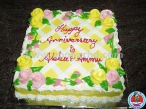 Cake with stripes and roses