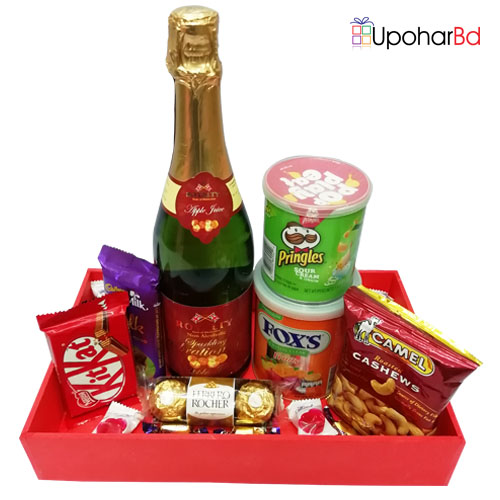 Heart shaped gift box with roses and macaroon